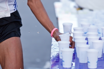 marathon-racer-catching-cup-water